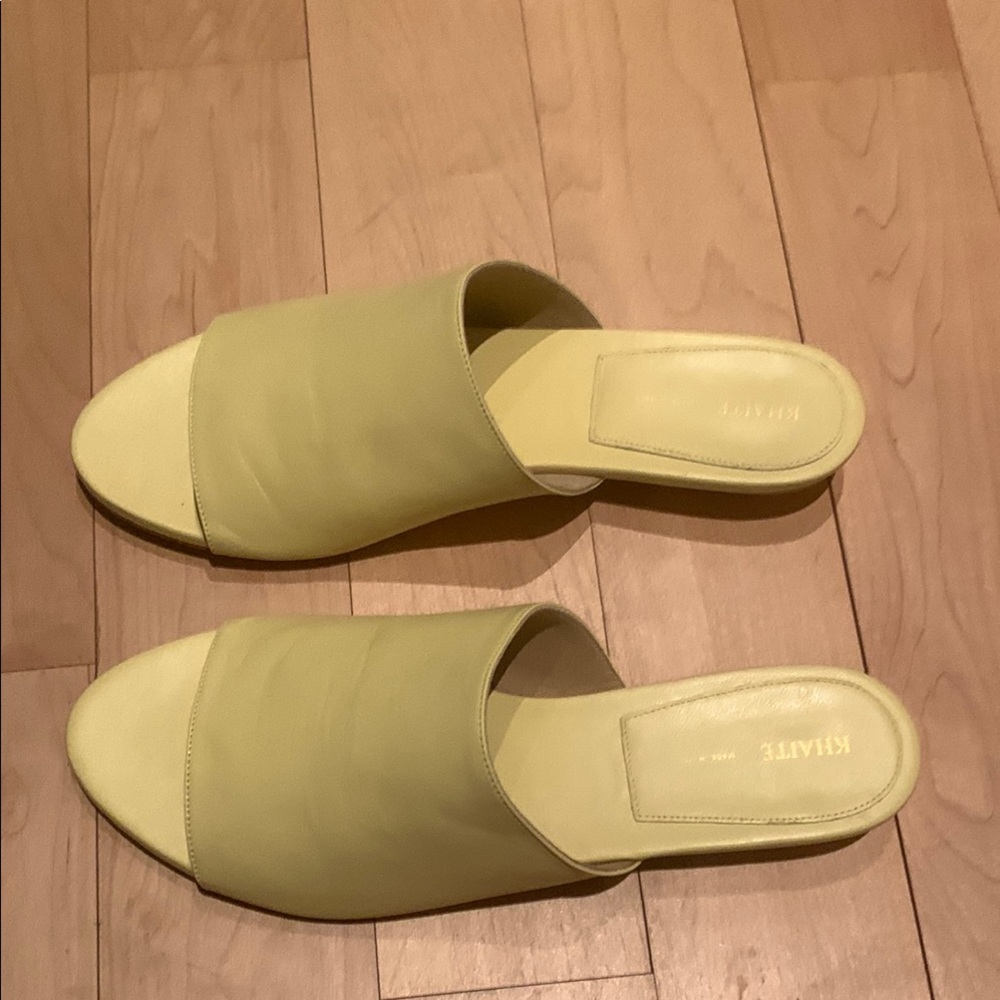 Khaite Women's Yellow Slide Sandals new. - Picture 7 of 7